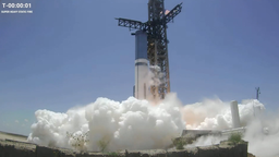 SpaceX «завела» гигантскую ракету Starship перед испытательным полётом. Не всё прошло идеально, видео