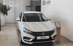 Продажи Lada Vesta идут ни шатко ни валко: она уступила своё место в топ-3 самых популярных автомобилей России кроссоверу Omoda C5