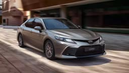 Toyota Camry вернулась на рынок Казахстана и сразу стала хитом. За японский седан с мотором 2,5 и 8-ступенчатым «автоматом» просят эквивалент 3,82 млн рублей
