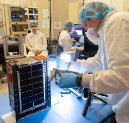 Миссия NASA по поиску льда на Луне при помощи кубсата официально завершена