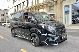 220 л.с., «автомат», богатое оснащение и повышенный комфорт. В России появились Ford Transit Custom 2023