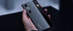Концептуально и технологично, но зачем вообще такие смартфоны? Tecno показала смартфон Phantom Ultimate со сворачивающимся экраном