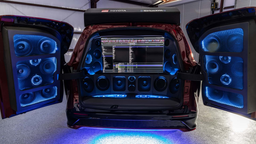 Новая Toyota Sienna получила 60 динамиков мощностью 25 000 Вт и 43-дюймовый телевизор