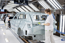 Skoda остановила выпуск машин из-за наводнения и нехватки комплектующих. Компания пробует договориться о поставках с китайцами