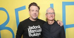 Тим Кук посмотрел весь третий сезон сериала «Тед Лассо» на Apple Vision Pro