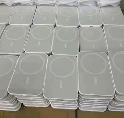 Производители контрафактной продукции для iPhone уже готовы к выпуску аккумуляторной батареи MagSafe с USB-C