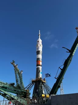 «Особенный» рассвет на Байконуре: ракету с пилотируемым «Союзом» вывезли на стартовый комплекс