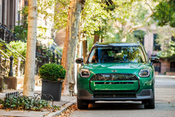 Представлен Mini Countryman Electric 2025 с круглым экраном и внушительной динамикой