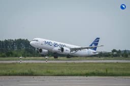 Российский среднемагистральный авиалайнер МС-21 может получить две новые версии — МС-21-200 и МС-21-400