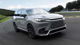 Шумно, валко и с турбоямой. Новейший кроссовер Lexus TX 2024 прошел первый тест-драйв за несколько недель до старта продаж
