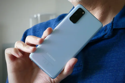 Фанаты Samsung могут выдохнуть. В смартфонах Galaxy S21 китайские экраны пока не прописались