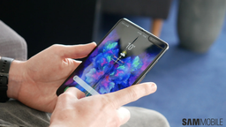 Стекло или пластик? Samsung ещё не решила, какой материал будет защищать дисплей Galaxy Fold 2
