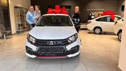 Дилеры начали выдавать первые Lada Granta Sport первым покупателям. Фото счастливых владельцев «Гранты» за 1,25 млн рублей