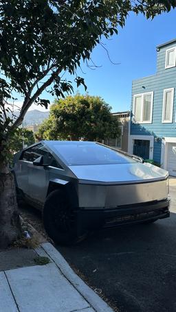 У Илона Маска не получилось: передача первых Tesla Cybertruck не состоялась до конца третьего квартала, как было обещано