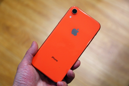 iPhone XR подешевел до уровня iPhone SE. Китайский аттракцион неслыханной щедрости