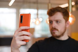 Флагманы iPhone 11 Pro Max и Samsung Galaxy S20 Ultra проиграли куда более дешевому китайскому смартфону Oppo в последнем сравнении