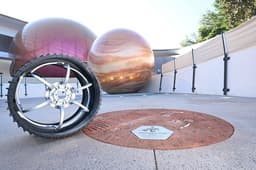 Disney представил следы марсохода Perseverance в новой миссии Mission: SPACE