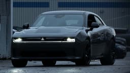 Dodge заменит культовые восьмицилиндровые Charger и Challenger этим. Первые фото «электрички», очень похожей на Dodge Charger Daytona SRT
