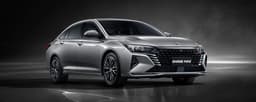 Практически такой же просторный, как Toyota Camry, с «роботом» и 190 л.с. — по цене Lada Vesta Sportline. Dongfeng Aeolus Shine Max стал доступнее в России