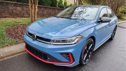 Совершенно новый Volkswagen Jetta уже появился у дилеров в США, седан оказался дешевле предшественника