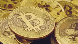 Стоимость Bitcoin впервые в истории превысила 77 тыс. долларов