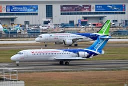 Китайский авиалайнер COMAC C919 становится реальным конкурентом Boeing 737 и Airbus A320. Hainan Airlines заказала 60 авиалайнеров, бразильская Total Linhas Aereas тоже ждет свои C919