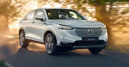 В Россию приехали новые кроссоверы Honda Vezel и UR-V 2024, их продают с гарантией 3 года