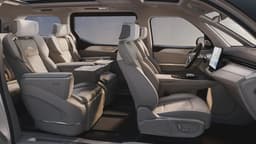 Это первый в истории минивэн Volvo. В России уже можно заказать Volvo EM90
