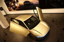 Следить за Tesla CyberCab будут живые операторы, компания готовит собственное приложение для вызова такси