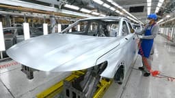 Россия хочет привлечь китайских автопроизводителей льготами. АвтоВАЗ и КамАЗ выступают против, опасаясь конкуренции
