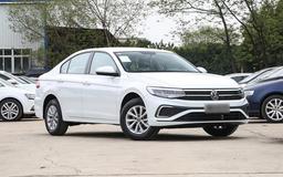 Volkswagen Bora с «автоматом» по цене Lada Vesta. Дилеры распродают Volkswagen Bora по ценам 2022 года