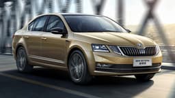 Раньше эти Skoda собирали в России. На российских маркетплейсах появились новые Skoda Octavia A7 — от 2,45 млн рублей за машину с классическим «автоматом»
