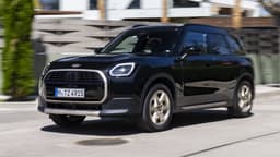 Самый надежный компактный кроссовер в мире по версии Whatcar — всего 5 млн рублей. В Россию привезли новые кроссоверы Mini Countryman
