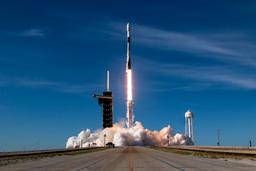 SpaceX собиралась запустить три ракеты в течение пяти часов. Но вышло две в течение двух