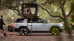 Три мотора, отличная динамика, кухонный набор и «домик на дереве». Rivian R2 2026 предложит большой набор аксессуаров