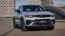 В России заметно подешевел популярный кроссовер Geely Coolray