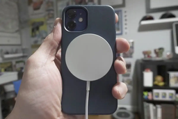 Apple тайно ускорила беспроводную зарядку iPhone 12