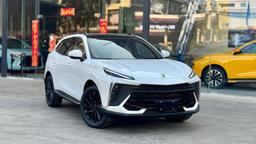 В России появится «ураганный» Forthing T5 EVO. Кроссовер, похожий на Lamborghini Urus, получит не только полный привод, но и три «лица»