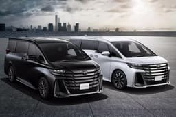 Россияне берегут свои Toyota Alphard и Honda Freed. «Автотека» назвала машины, с которыми реже всего расстаются в России