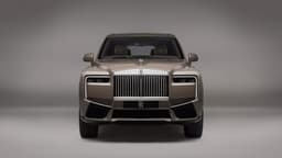 В России — новый Aurus Senat, а у Rolls-Royce — новый Cullinan: люксовый внедорожник получил светящуюся решётку радиатора и огромные 23-дюймовые диски