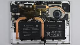Учись, Apple. Новые ПК Microsoft Surface Pro 11 и Surface Laptop 7 отличаются очень высокой ремонтопригодностью, а внутри есть даже QR-коды с подсказками