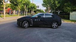 Первый кроссовер Xiaomi засняли на фото. Он похож на Ferrari Purosangue
