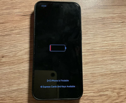 iPhone 15 научили показывать время даже после разряда
