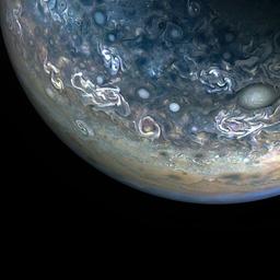 Космический аппарат «Юнона» совершил 61-й пролёт Юпитера, запечатлев поразительные детали северного полушария газового гиганта
