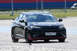 КамАЗ показал «злой» «Москвич 6»: 184 л.с. и красный спортивный обвес