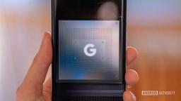 Чтобы Pixel 9 поменьше грелись. Платформа Tensor G4 имеет на одно ядро меньше, чем G3, но она всё равно заметно быстрее