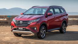 Cемиместный кроссовер Toyota Rush сильно подешевел в России