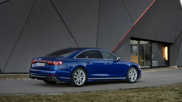 В России начались продажи новейшего Audi S8 2024