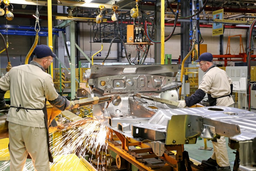 Рекорд за последние годы: АвтоВАЗ потратил 600 млн рублей на подготовку к выпуску Lada Aura, Iskra и e-Largus