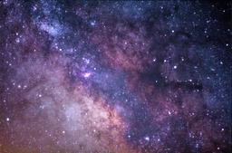Открытая звезда с аномальным содержанием лития бросает вызов теориям эволюции звёзд